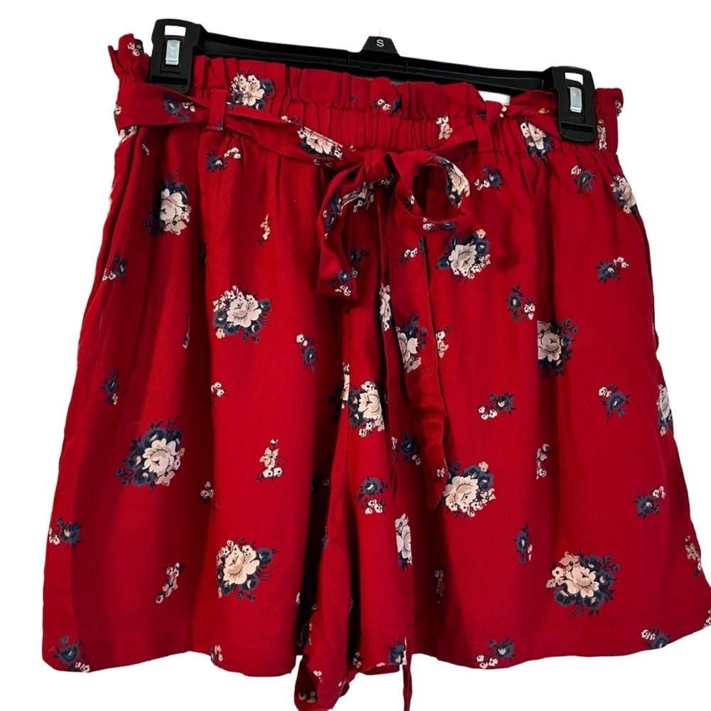 Hollister red dressy shorts with blue and white flowers and tie belt. Medium